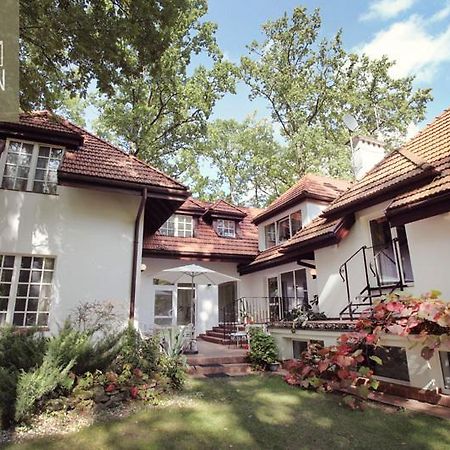 Hotel Krzysin Podkowa Leśna Exterior foto